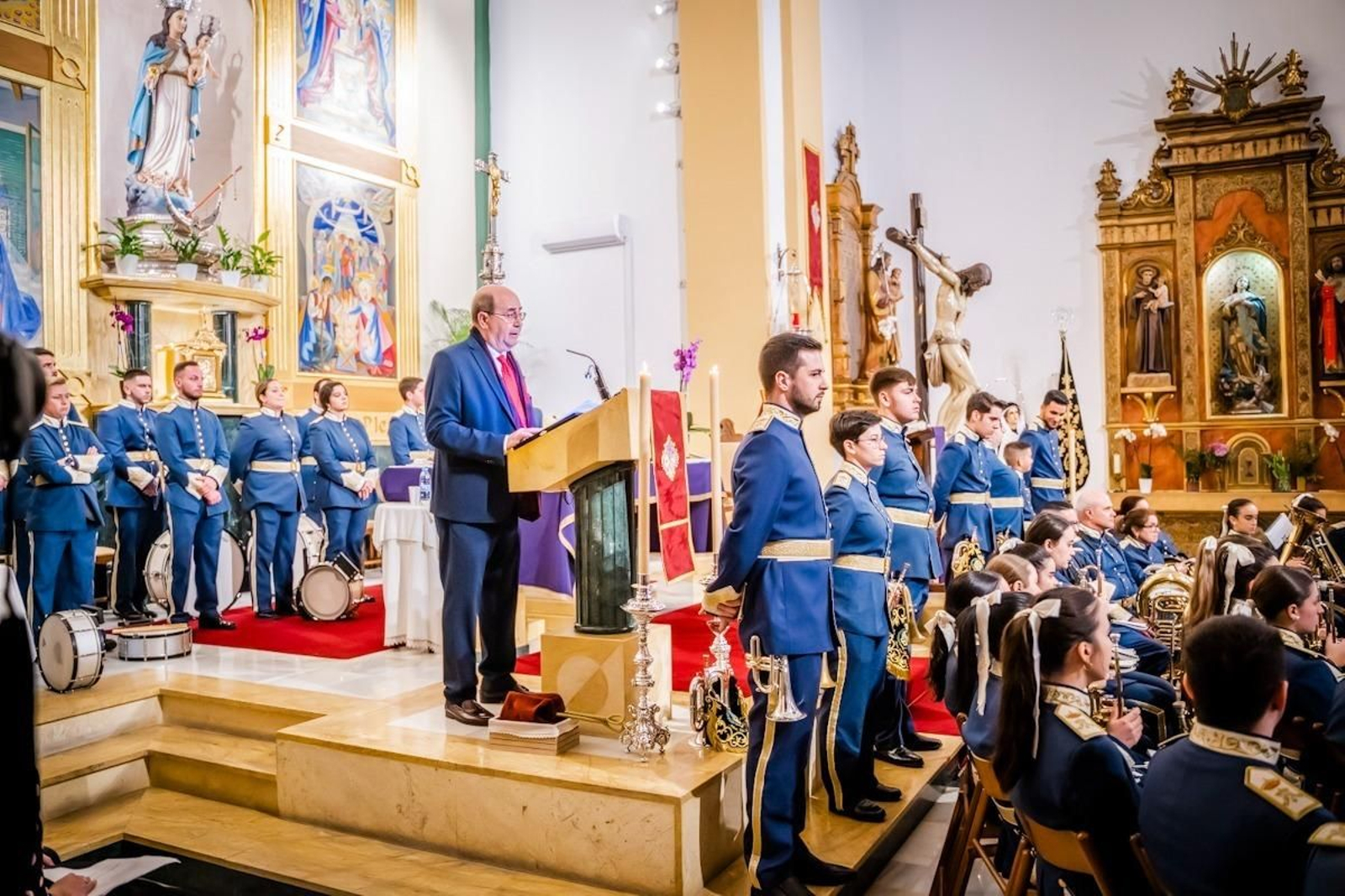 Juan Aguilera, en un momento de su Pregón en la iglesia del Rosario.