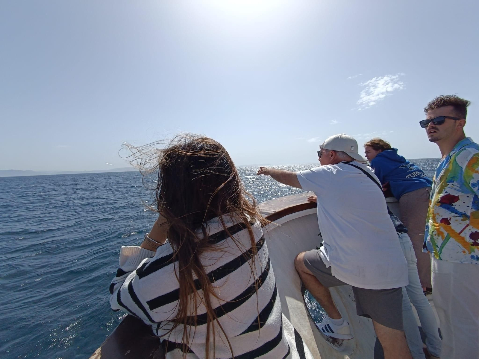 Avistamiento de cetáceos y aves por el Estrecho