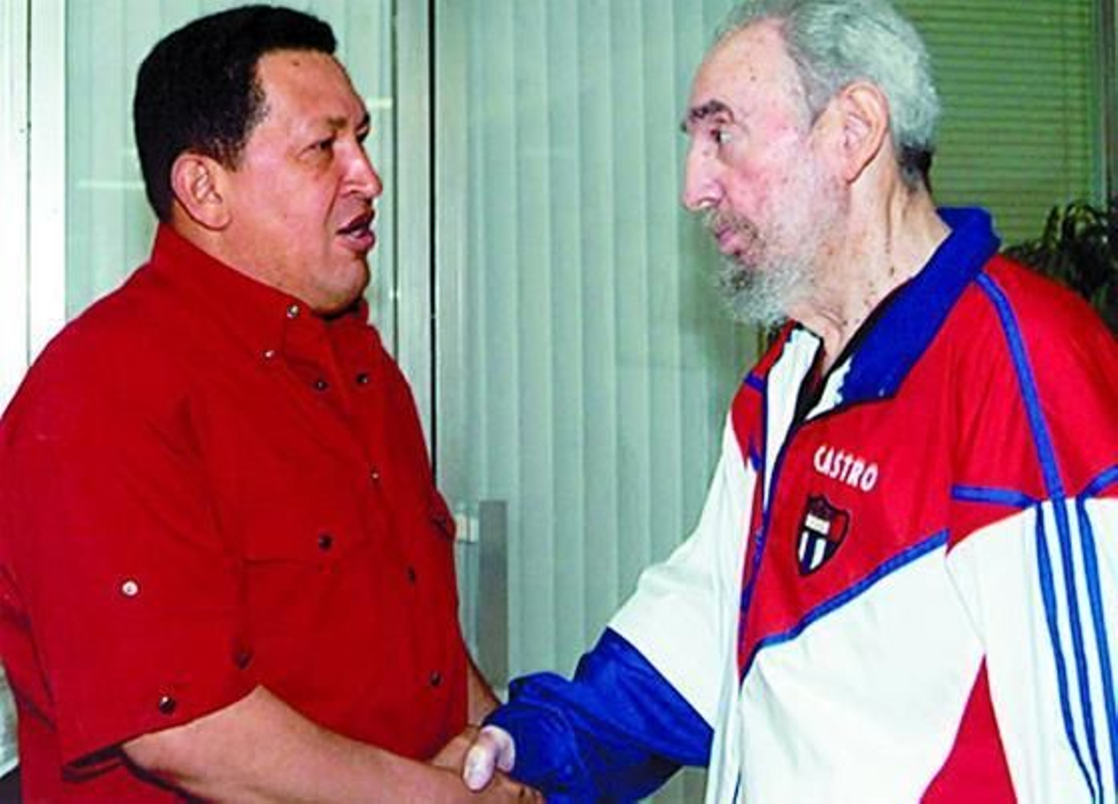 Hugo Chávez con Fidel Castro.  Foto: Efe/AFP/Reuters