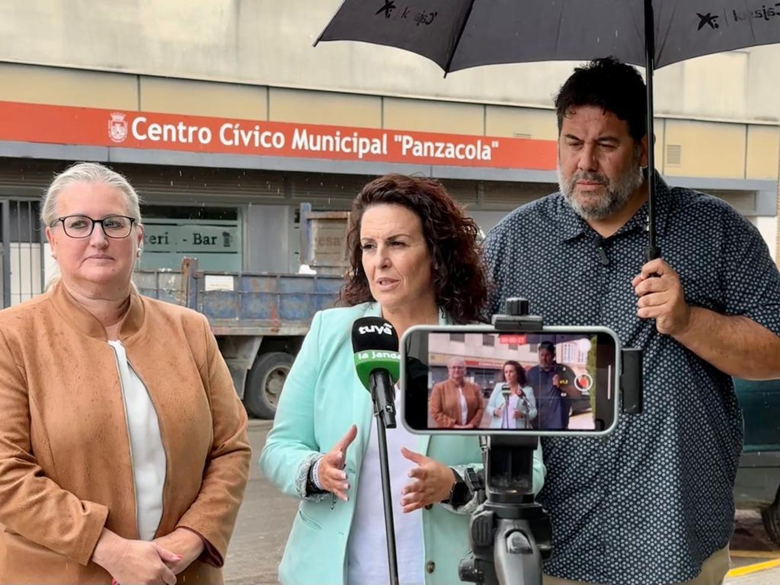 Ascen Hita, José Macías y Carmen Baena, en rueda de prensa.
