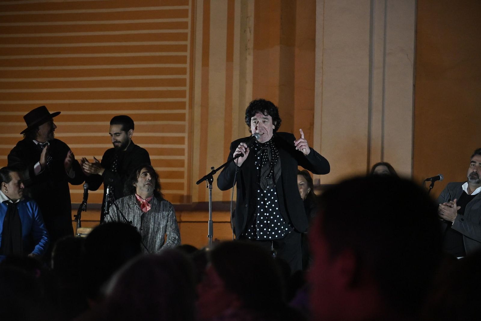 Imágenes de la zambomba en la Plaza de La Merced