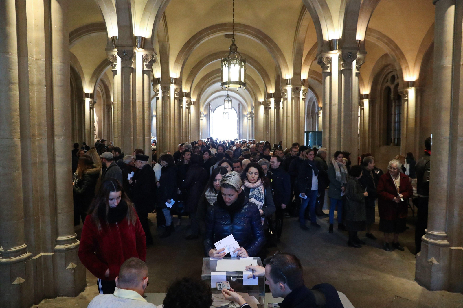 La jornada electoral en Cataluña, en imágenes