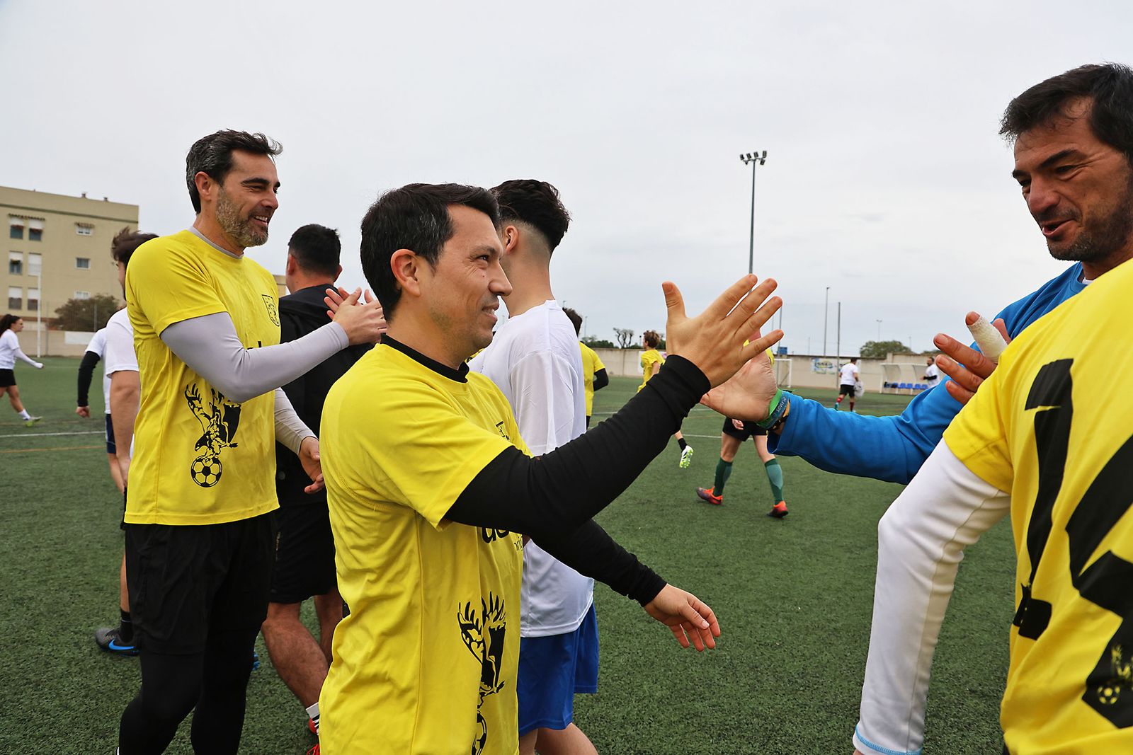 Periodistas y políticos disputan su tradicional partido navideño de fútbol