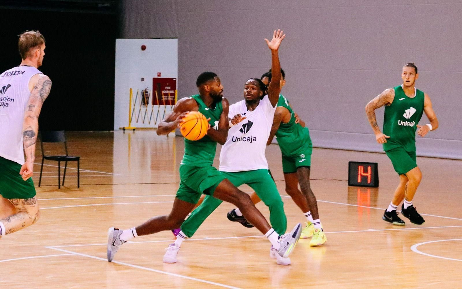 El Unicaja, trabajo y descanso en su tercer día en Singapur El Unicaja, trabajo y descanso en su tercer día en Singapur