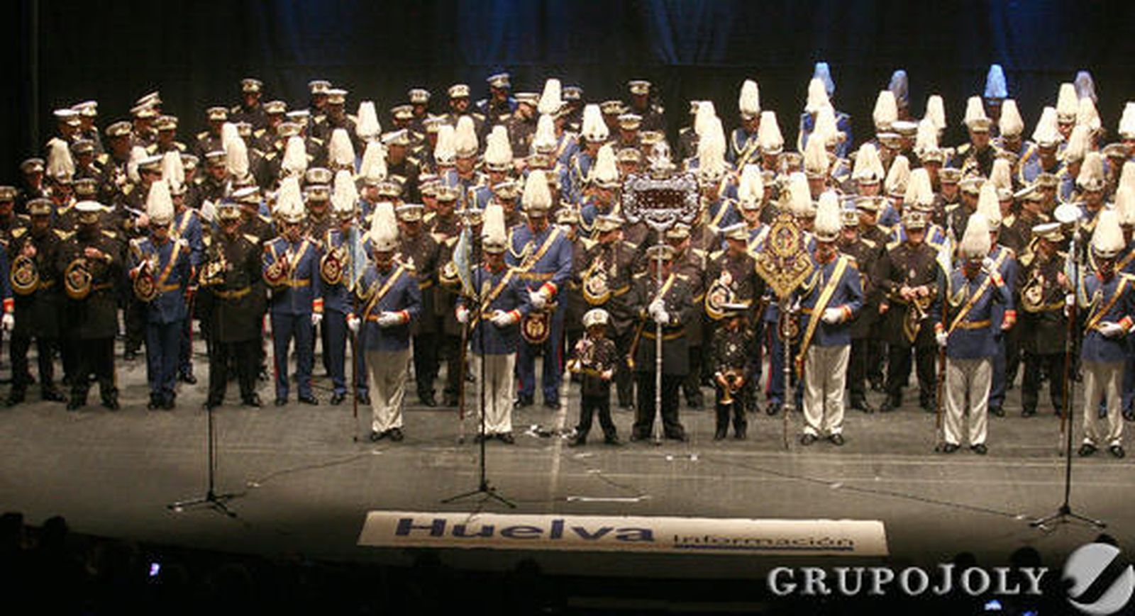 Las bandas de la Salud y el Nazareno llena de música cofrade la Casa Colón en un concierto patrocinado por 'Huelva Información'.

Foto: Josue Correa