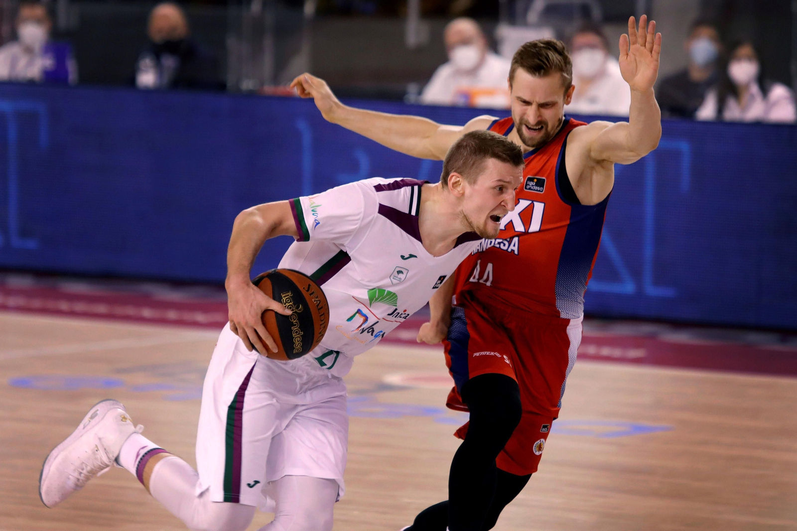 Waczysnki bota el balón.