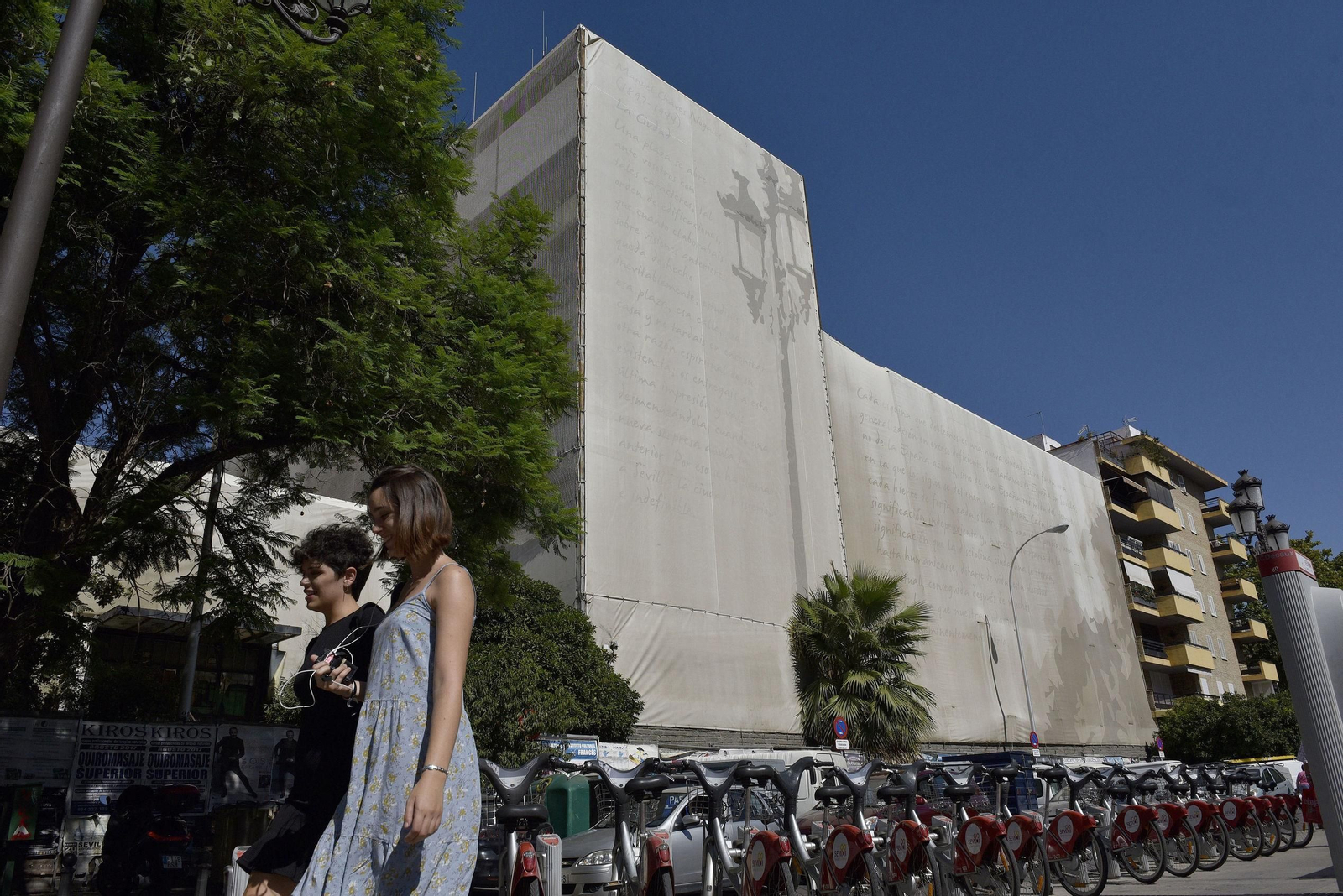 El edificio de la antigua comisaría de la Gavidia, protegido y uno de los hitos del movimiento moderno en Sevilla.