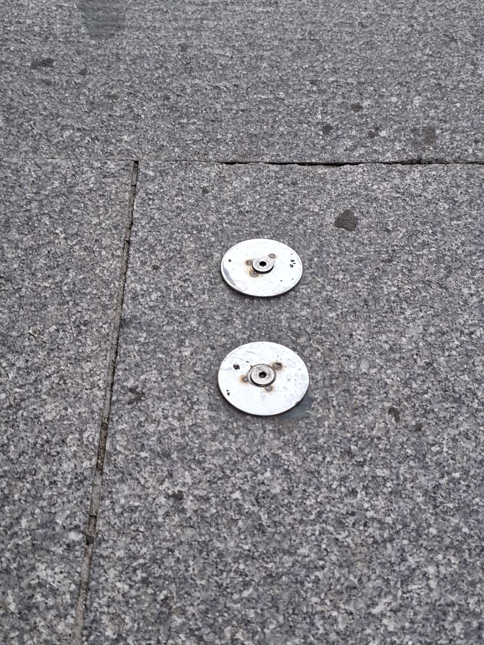 Tapar boquetes en la calle Nueva