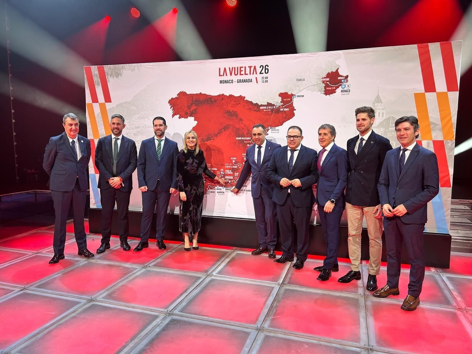 Marifrán Carazo, junto al presidente de la Diputación, marca Granada en el mapa de la ronda española.