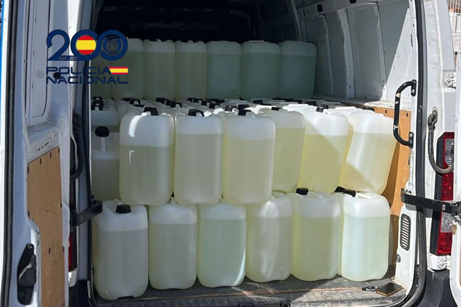 Garrafas de combustible intervenidas en El Puerto.