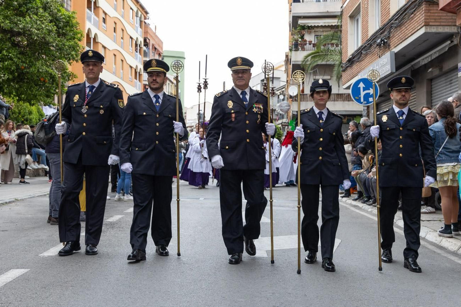 La temida lluvia impide el desarrollo normal de este Martes Santo