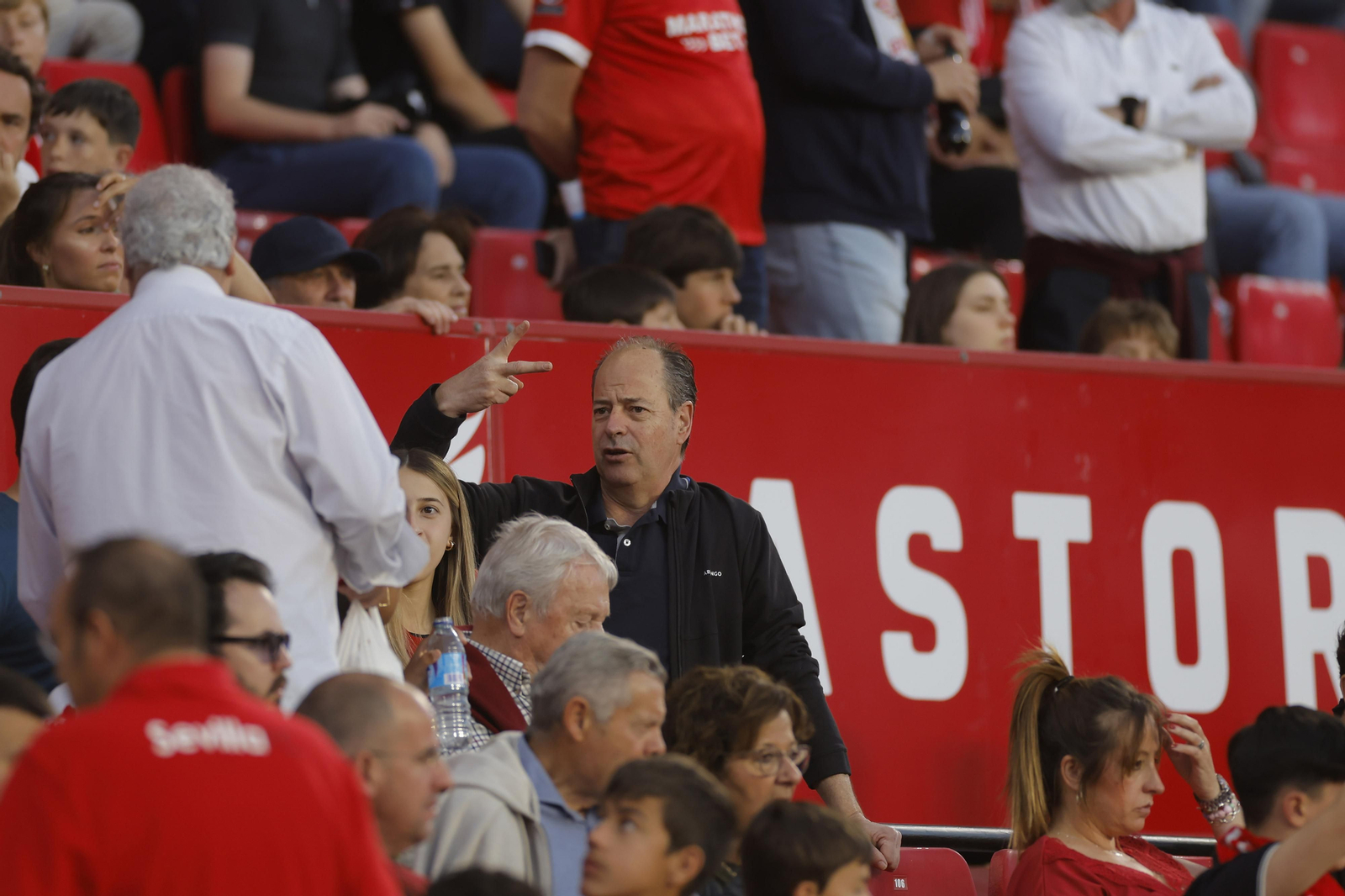 Búscate en las fotos del Sevilla-Celta