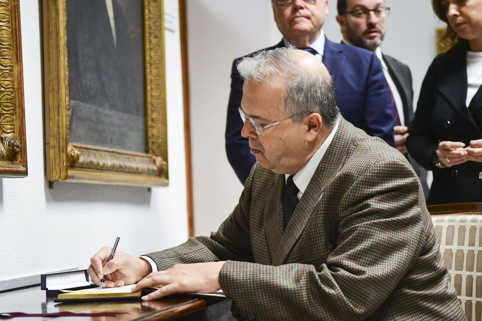 Las imágenes de la capilla ardiente de Pablo García Baena