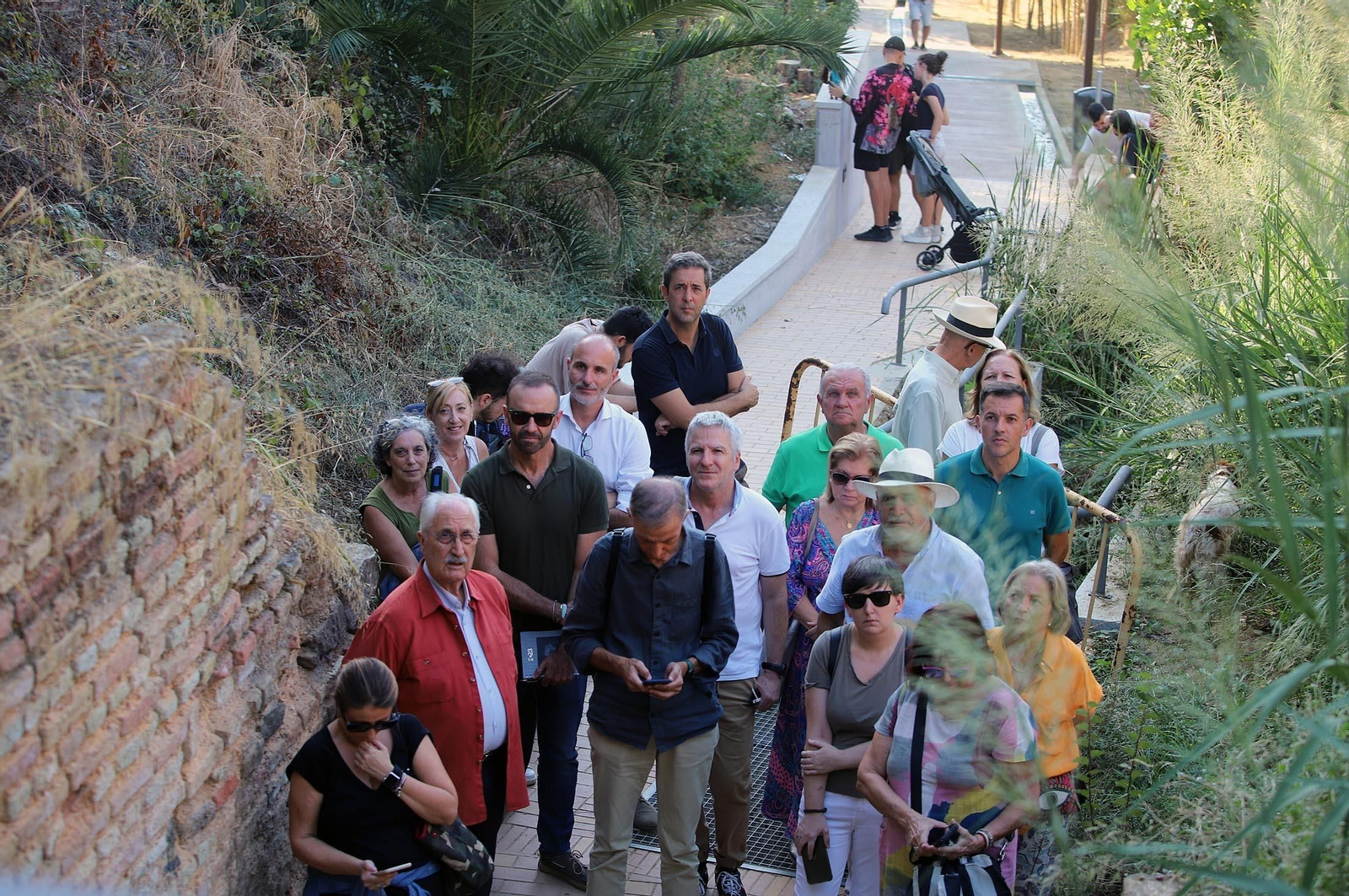 Imágenes de la visita guiada a la Fuente Vieja de Huelva por el arquitecto Francisco Javier López