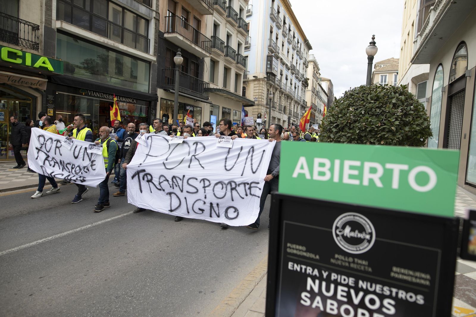 Así ha sido la huelga de los transportistas en Granada, en imágenes