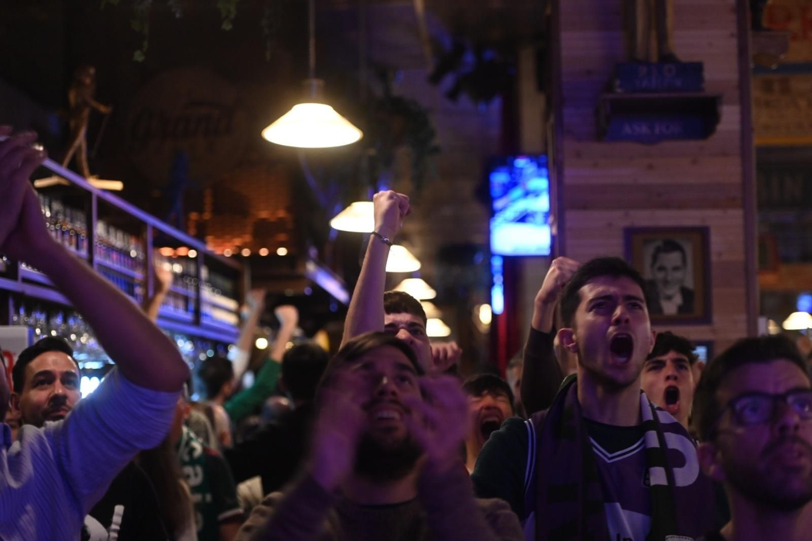 La fiesta del Le Grand Café del Centro con el Unicaja, en imágenes