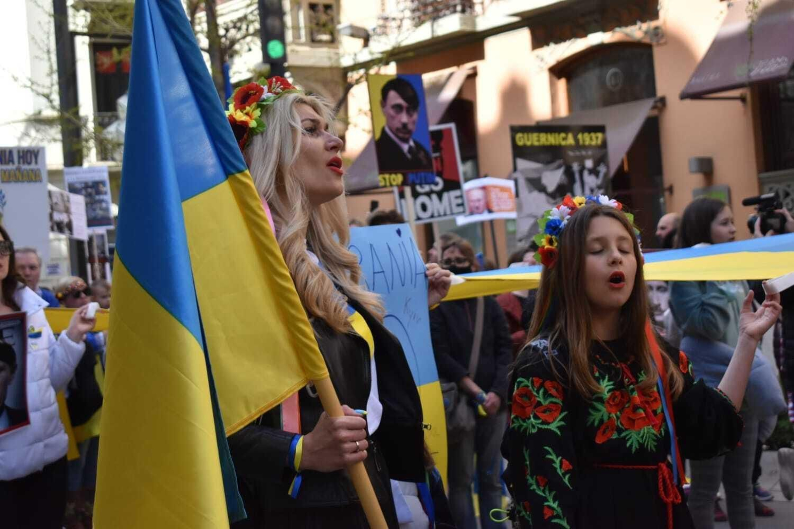 Así ha sido la movilización en Granada en apoyo al pueblo ucraniano