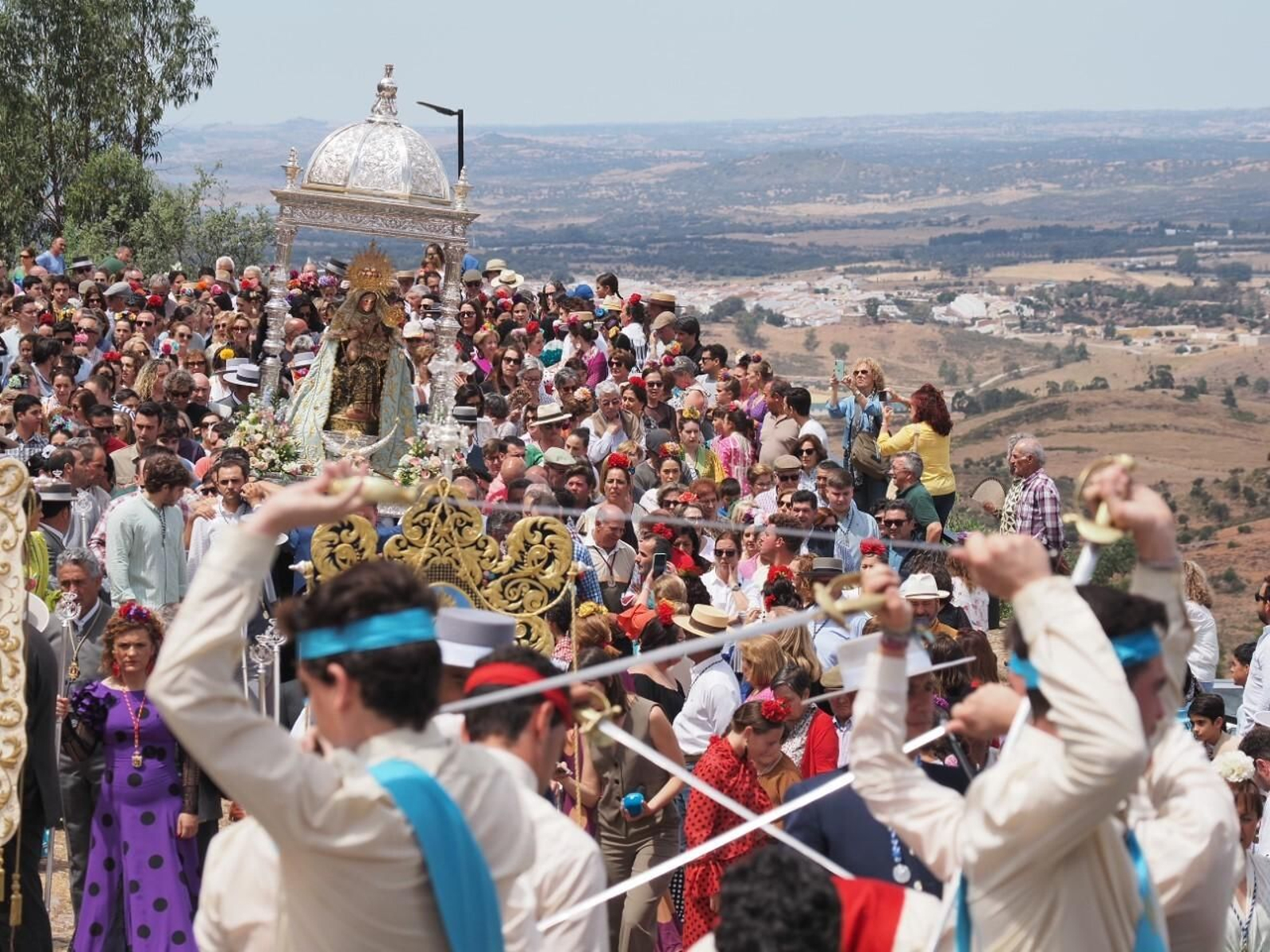 Romería de la Virgen de la Peña 2023 en la Puebla de Guzmán, en imágenes