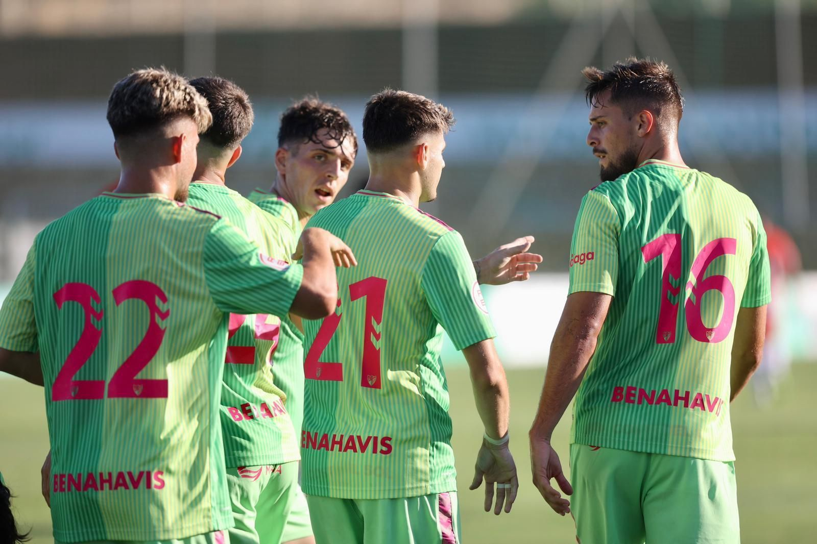 Los jugadores, tras el gol de Cristian.