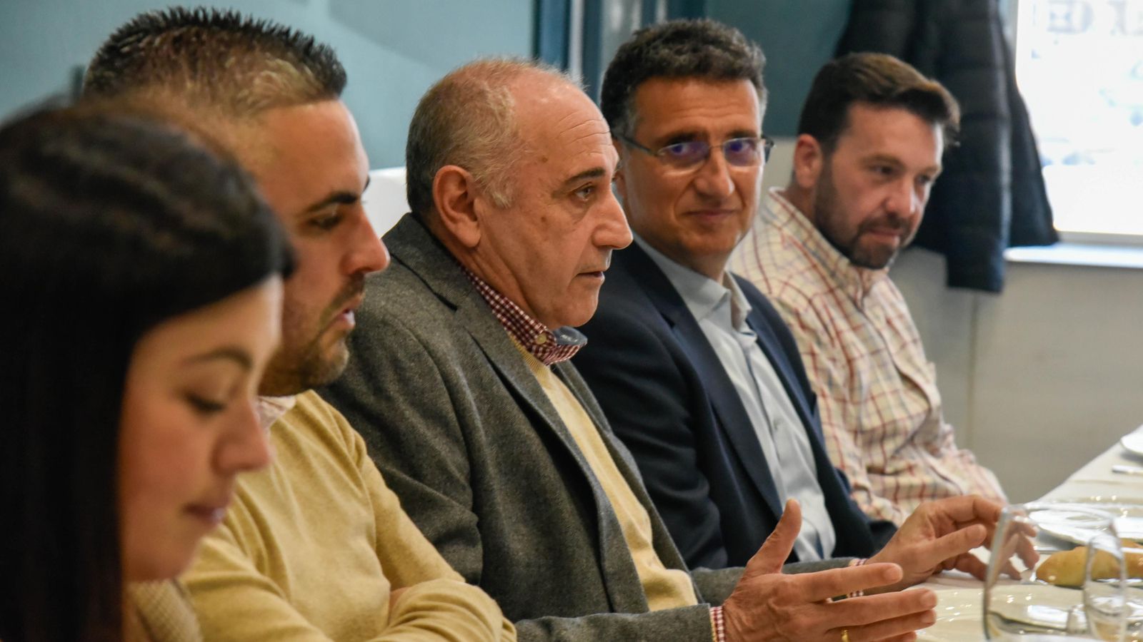 Anabel Pérez, Jorge Pozo, José Manuel Pulpillo, Javier Chaparro y José María Campoy, durante la tertulia.