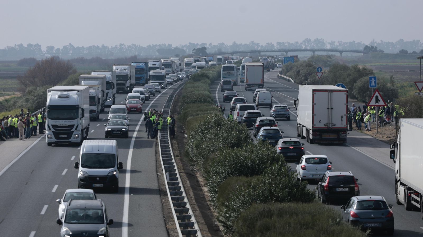 Retenciones en la AP-4 a la altura de Los Palacios