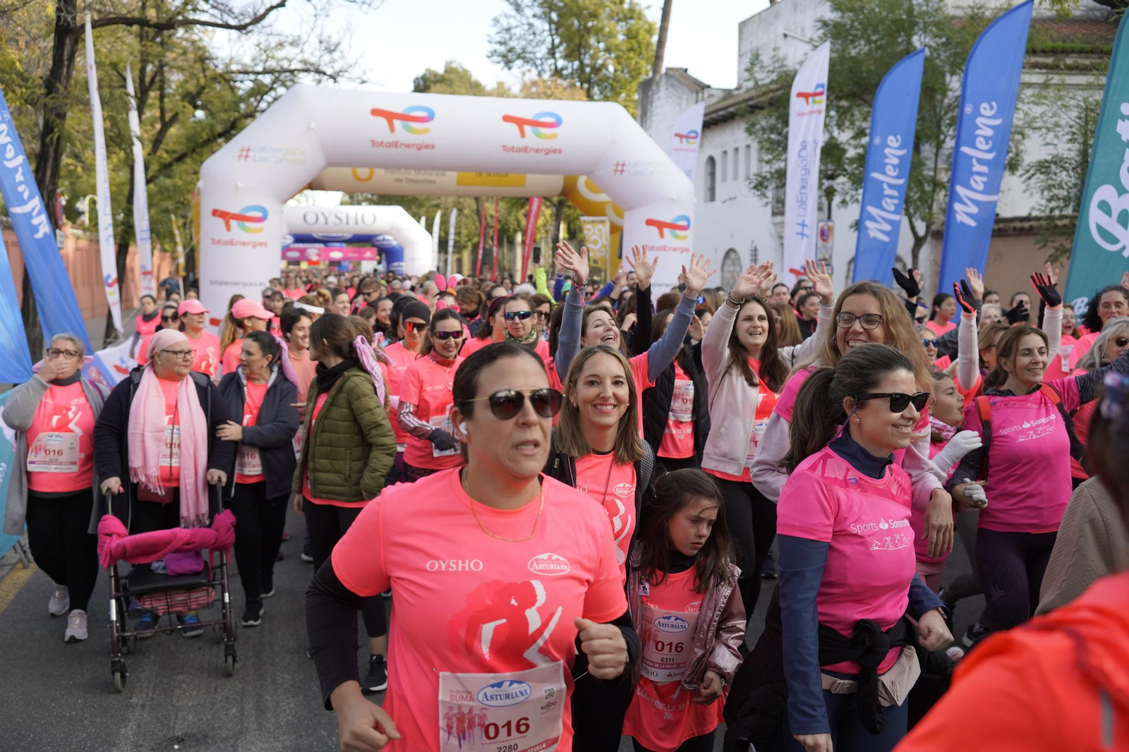 Búscate en las fotos de la Carrera de la Mujer de Sevilla