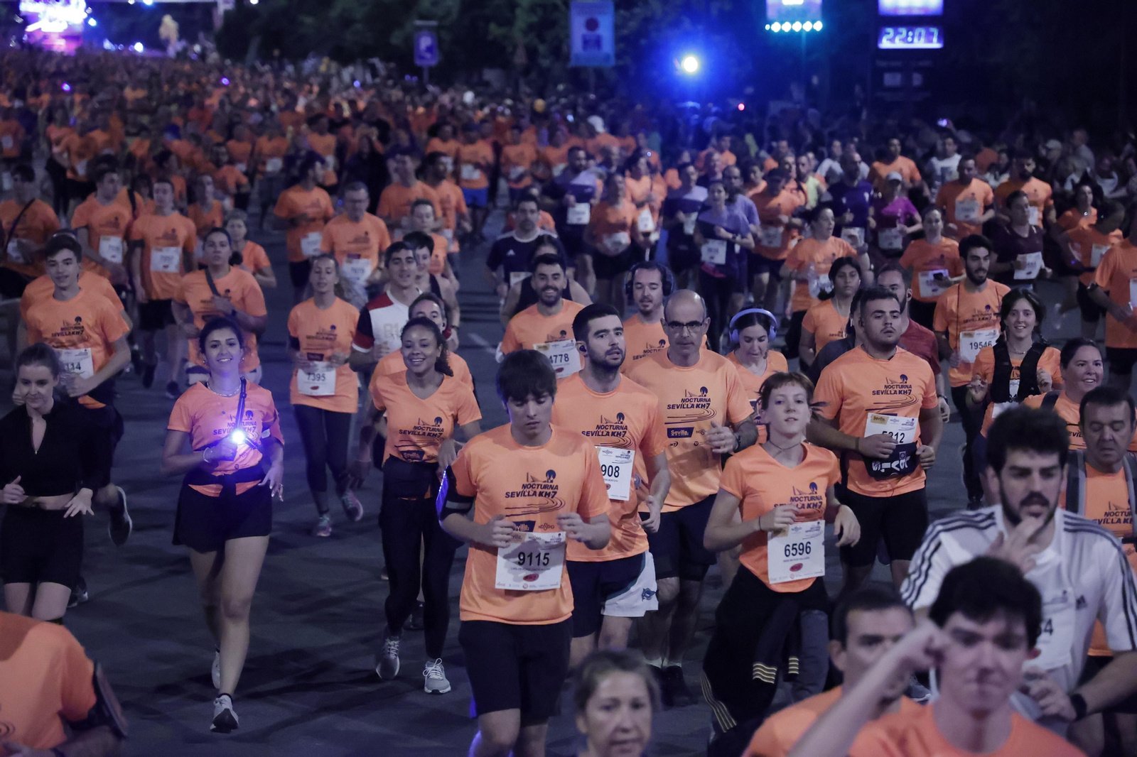Búscate en la Carrera Nocturna de Sevilla (4)