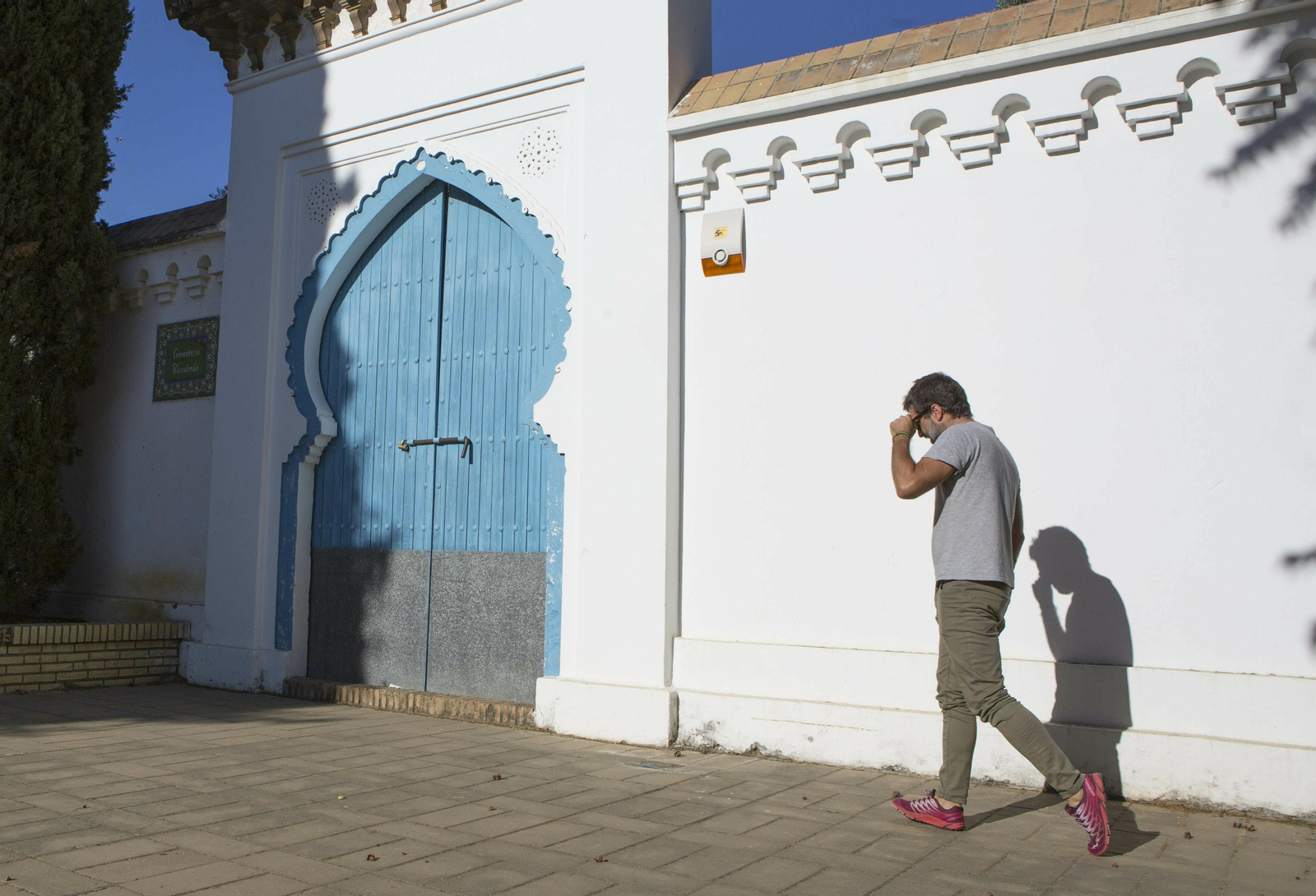 Puerta principal de un cementerio musulmán.