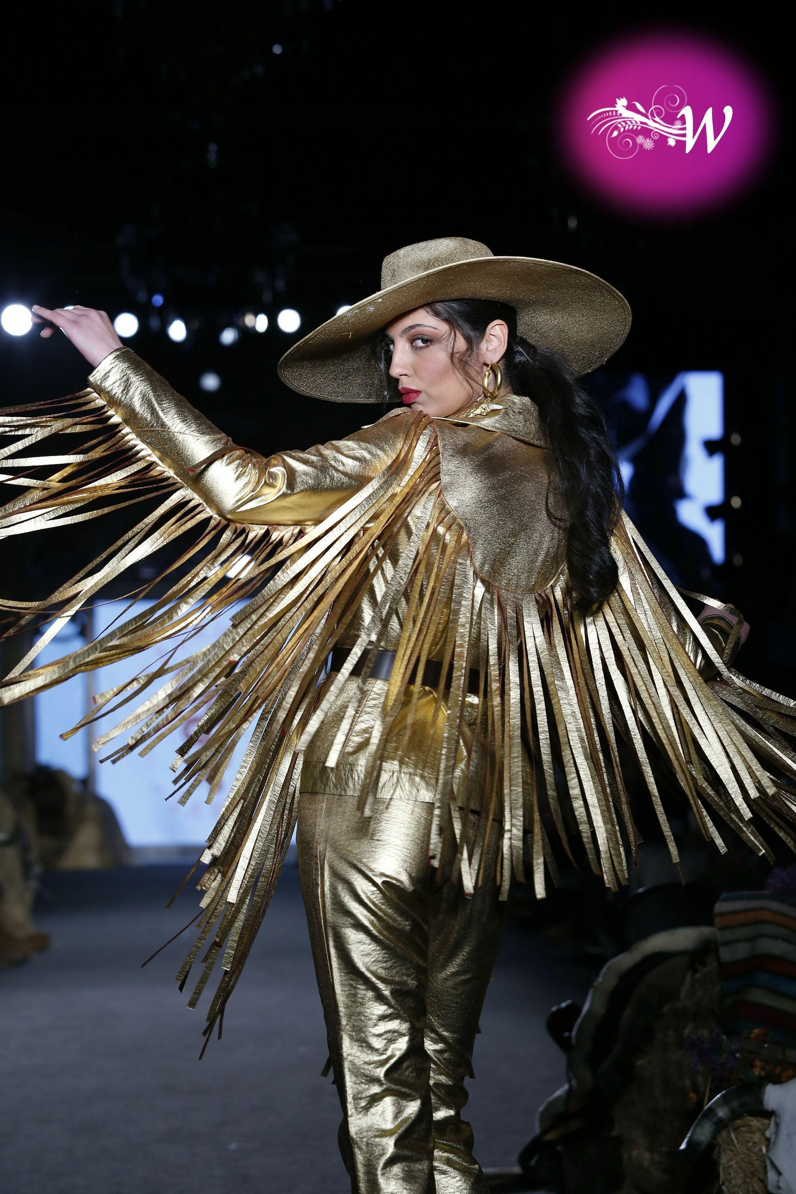 Javier Mojarro presenta su nueva colección en We Love Flamenco 2020, todas las fotos de su desfile