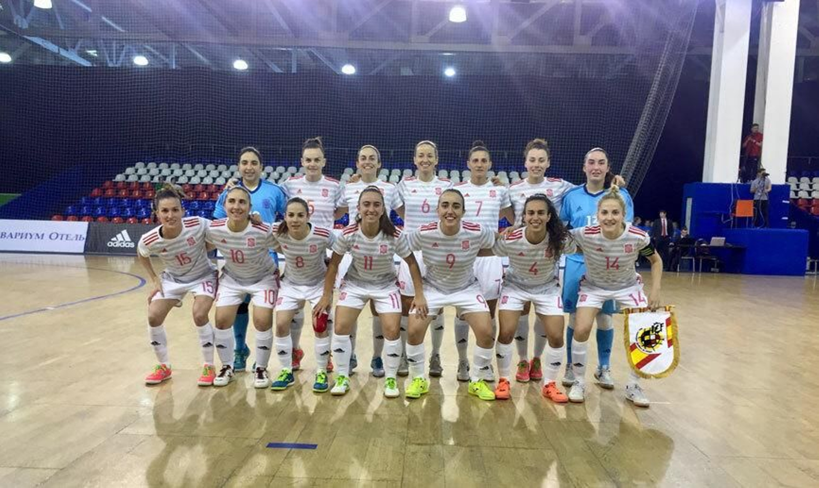 La selección española femenina, en el Torneo de Moscú con Caridad, portera del Guadalcacín FSF.