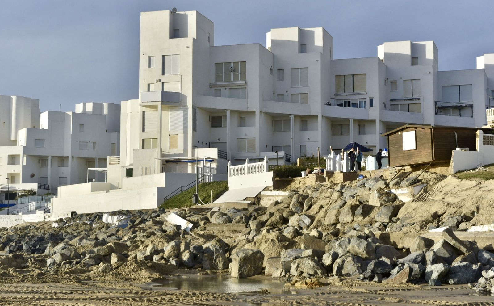 Comienza las obras de regeneración de arena en Matalascañas