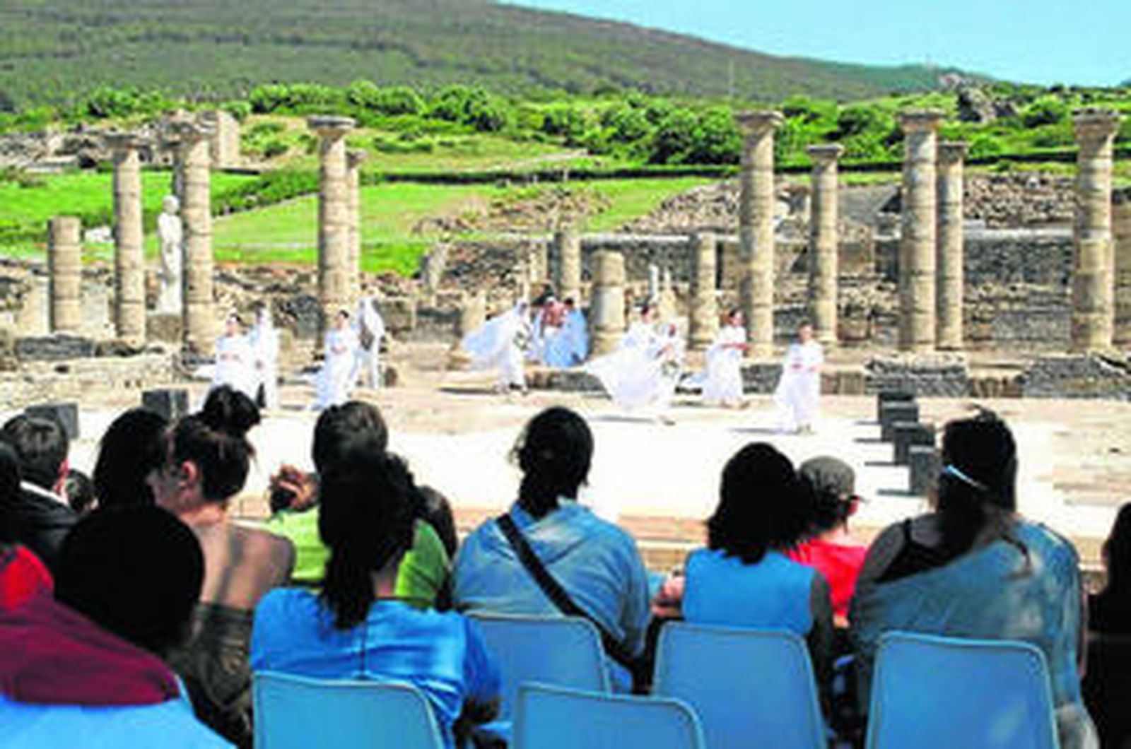 Una visita a Baelo Claudia con representación teatral, durante el año pasado.