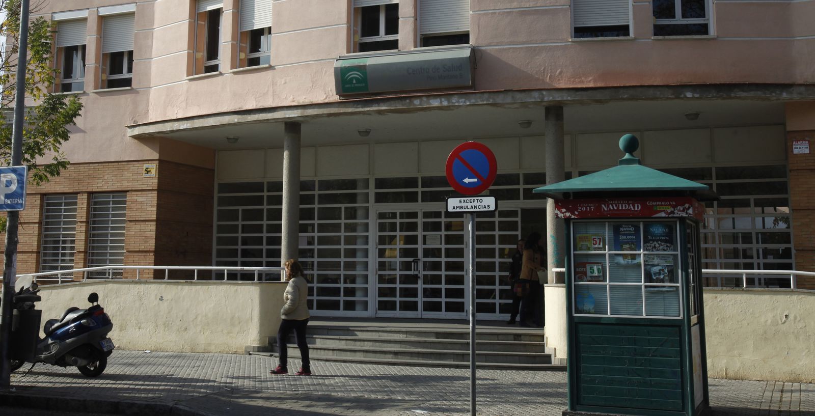 El centro de salud Pino Montano B, uno de los ocho que no cerrará por la tarde en Navidad.