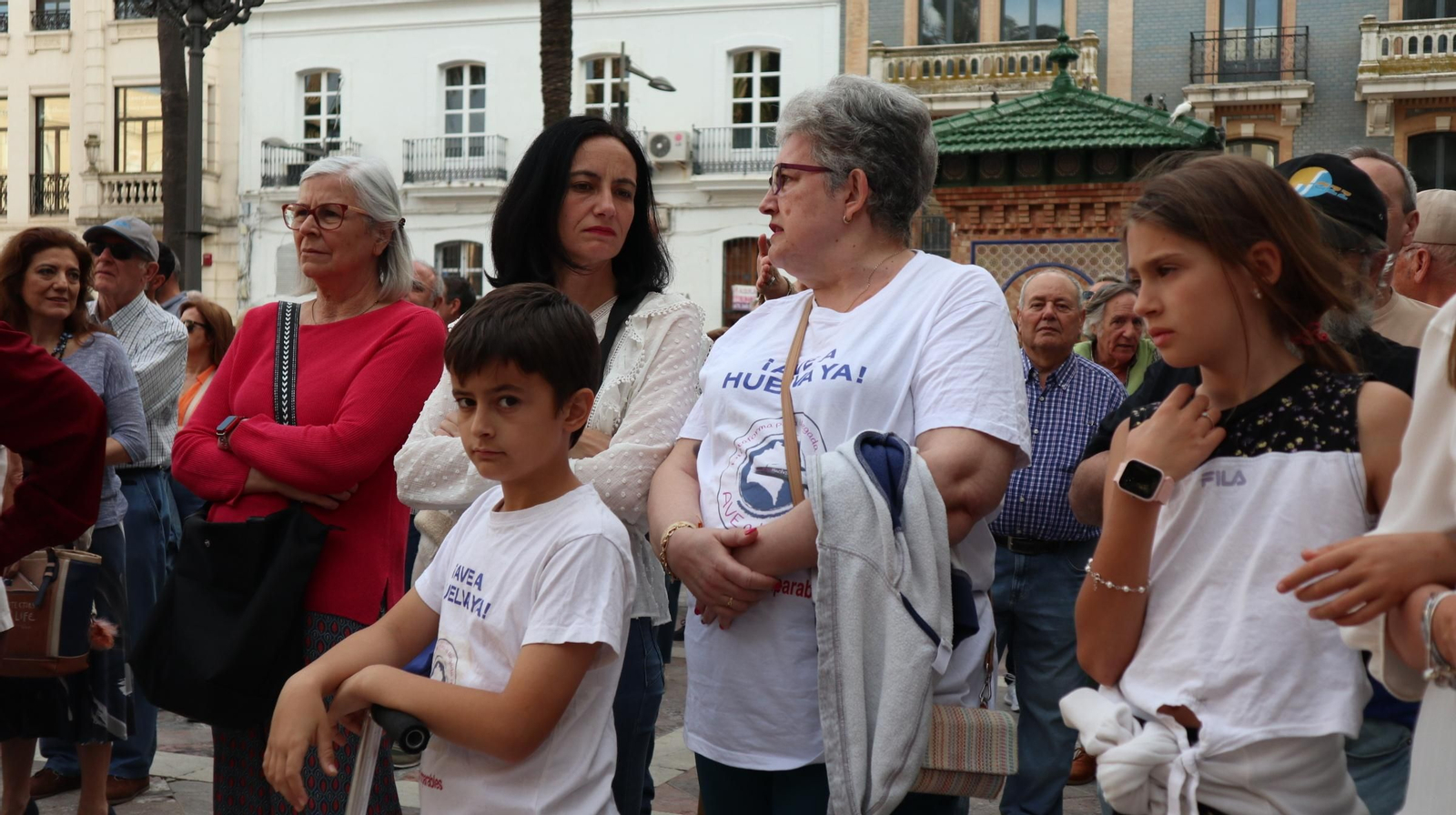Imágenes de la concentración por las infraestructuras para Huelva