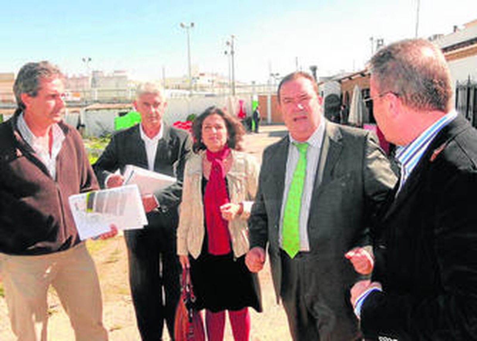 Maribel Peinado y José de Mier visitaron el Sancho Dávila tras la firma del convenio de ejecución.