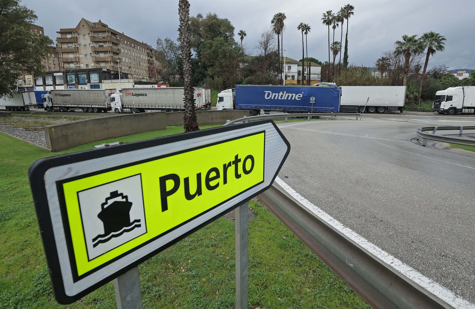 Fotos de los camiones retenidos en Algeciras