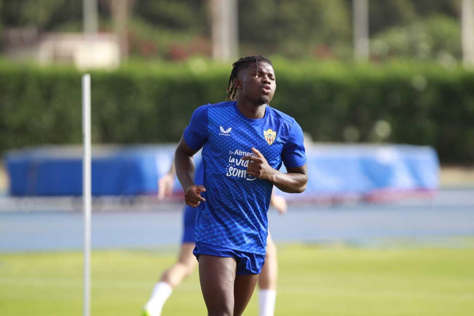 El Bilal se ejercita durante su vuelta a los entrenamientos el pasado viernes.