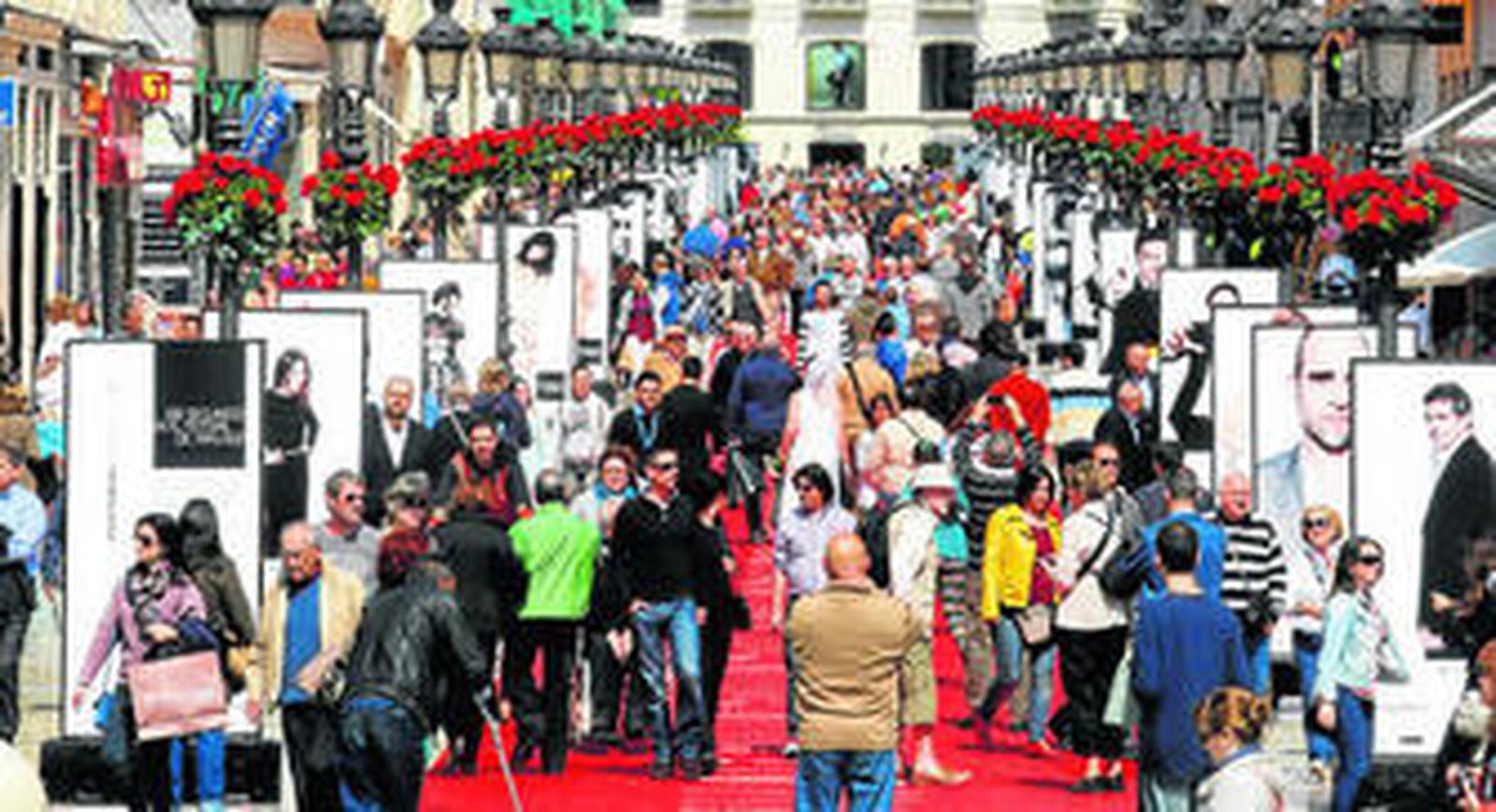 Alfombra roja y exposición de rostros del cine español durante la pasada edición del Festival de Málaga.