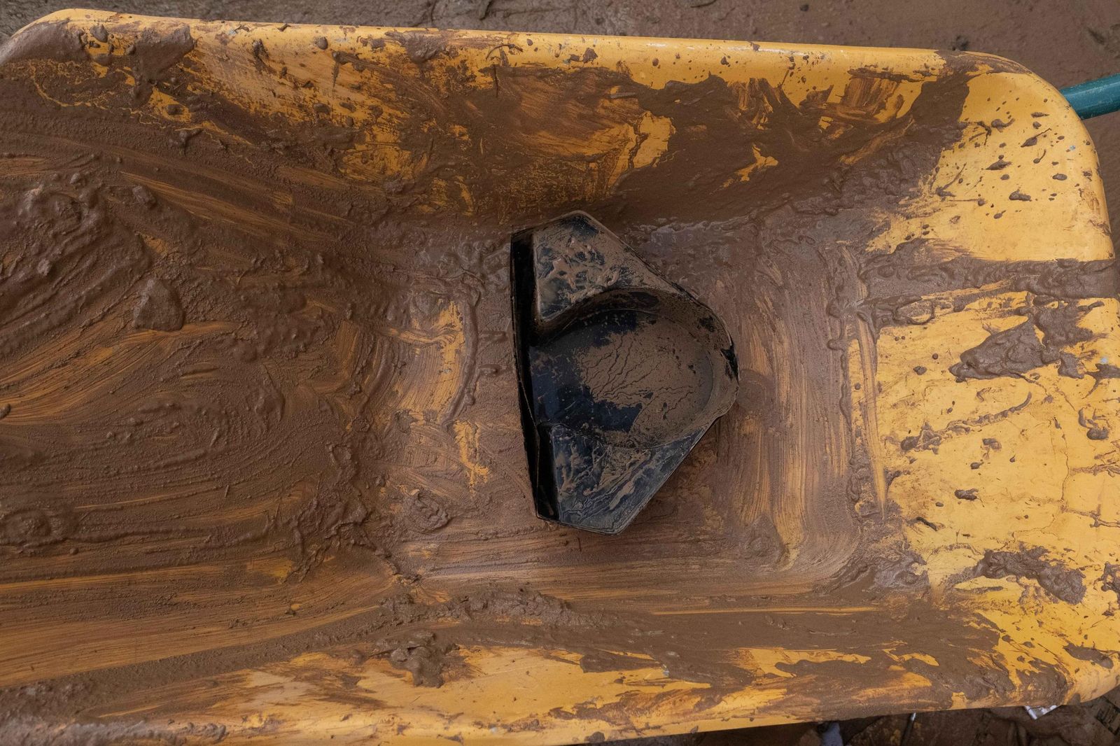 Riada de lodo y piedras en Jimera de Líbar, en fotos