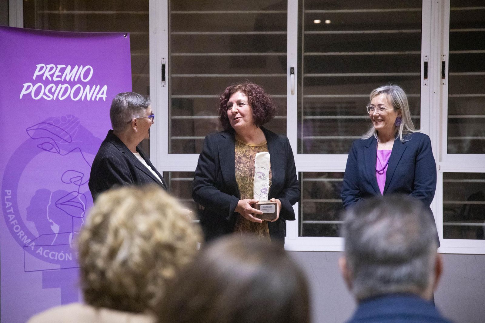 La Plataforma de Acción Feminista en Almería rinde homenaje a las mujeres de la Desbandá con su II Premio ‘Posidonia’ a Loli Sierra, vicepresidenta de la Asociación Memorialista de la Desbandá, en imágenes