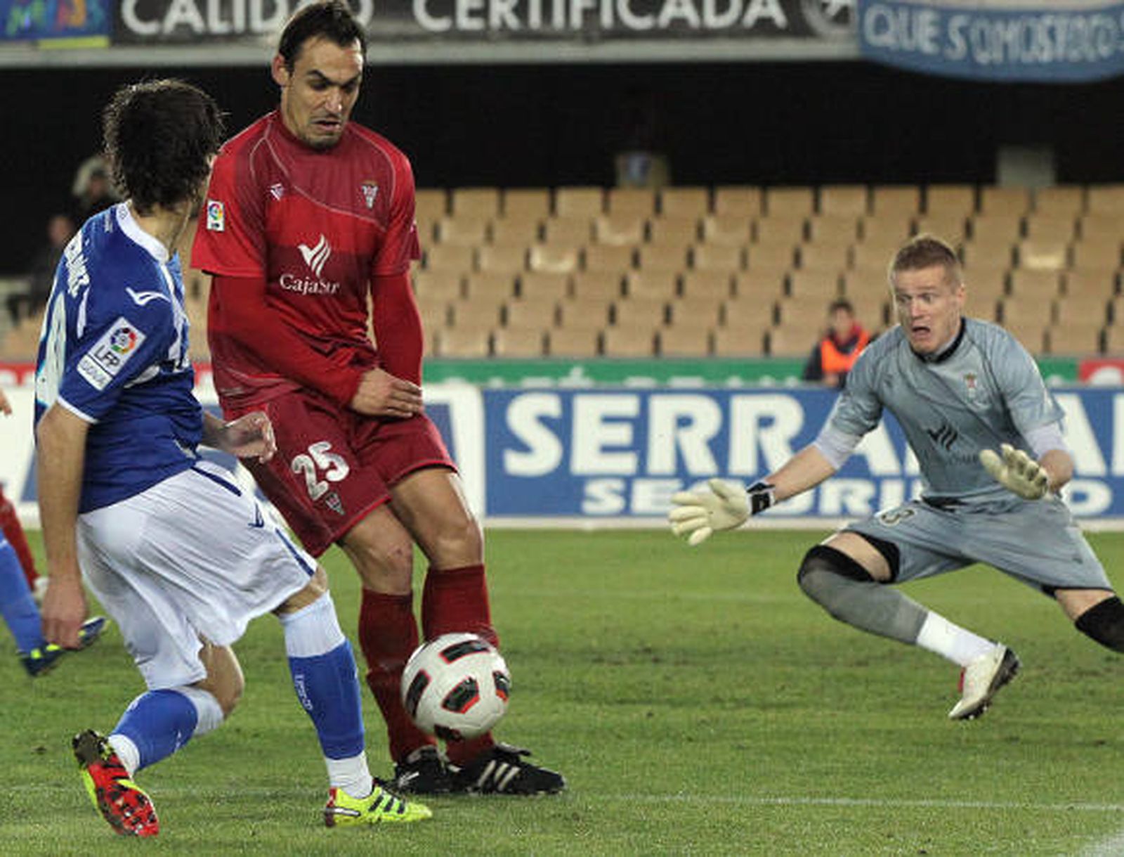 Tena advierte que la plantilla "está muy verde"