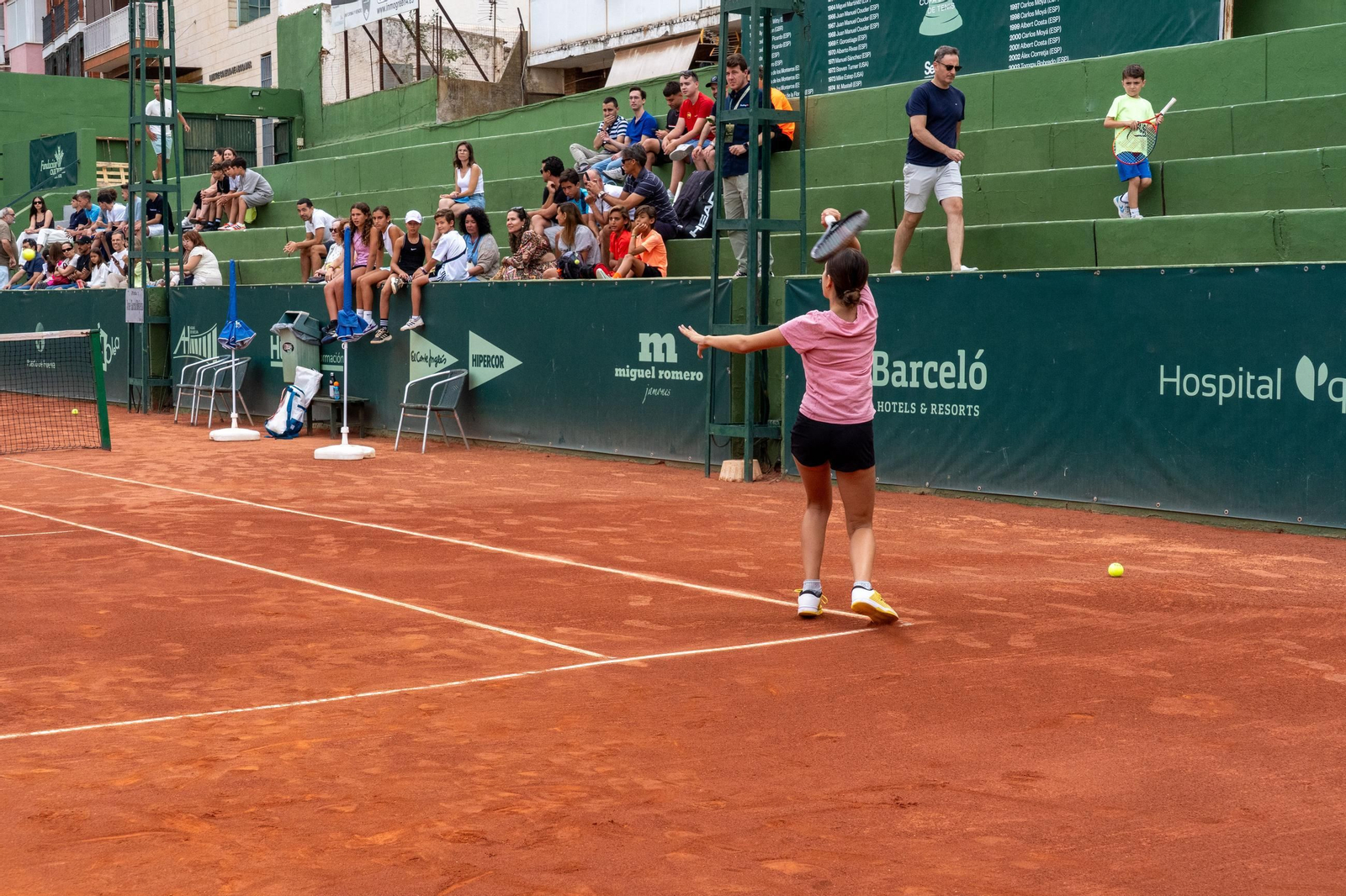 Imágenes del Clinic con Paula Badosa, Jessica Bouzas y los alumnos de la escuela del Real Club Recreativo de Tenis de Huelva  