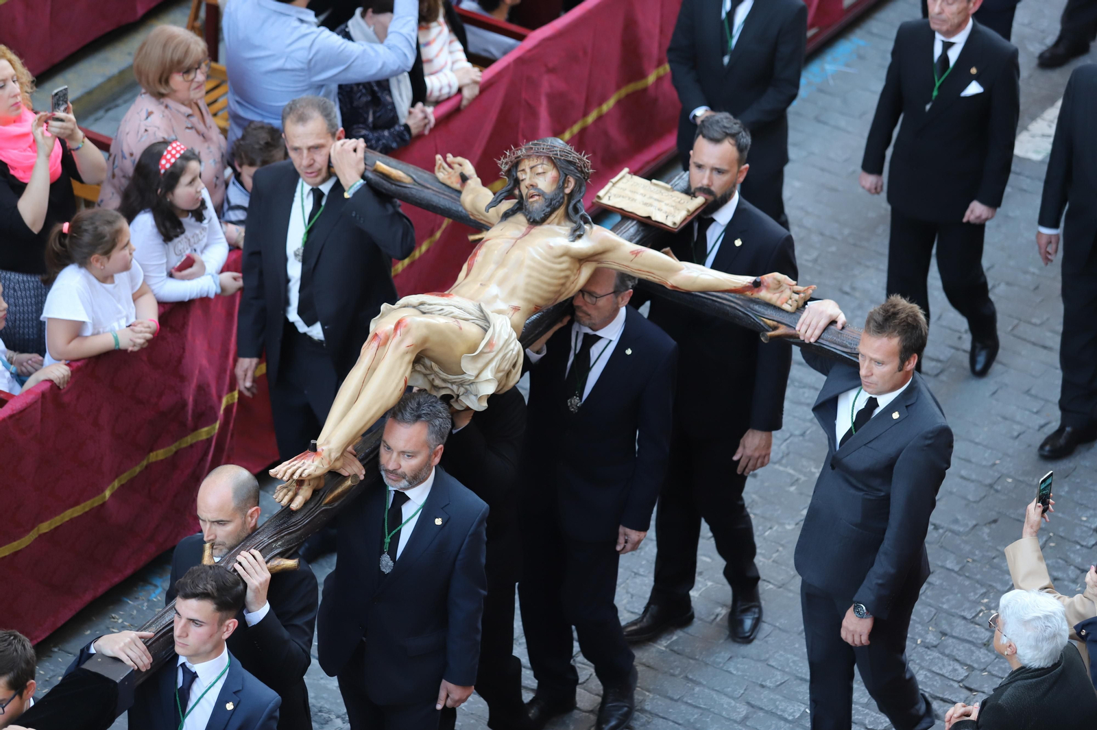 Procesión del Cristo de la Vera Cruz, escoltado por la Legión en las calles de Huelva