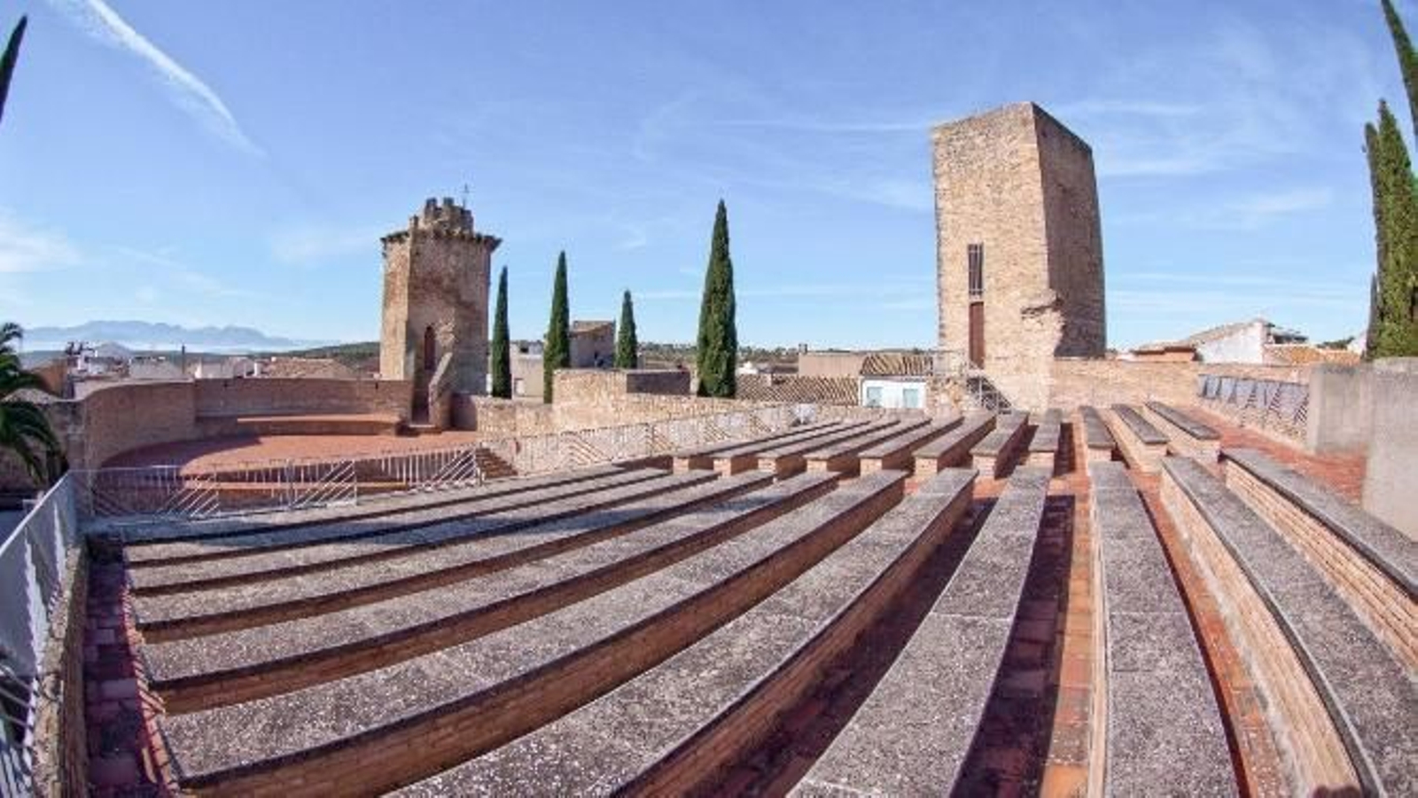 El Auditorio de Torres Oscuras es un enclave patrimonial único para disfrutar de festivales en Torreperogil.