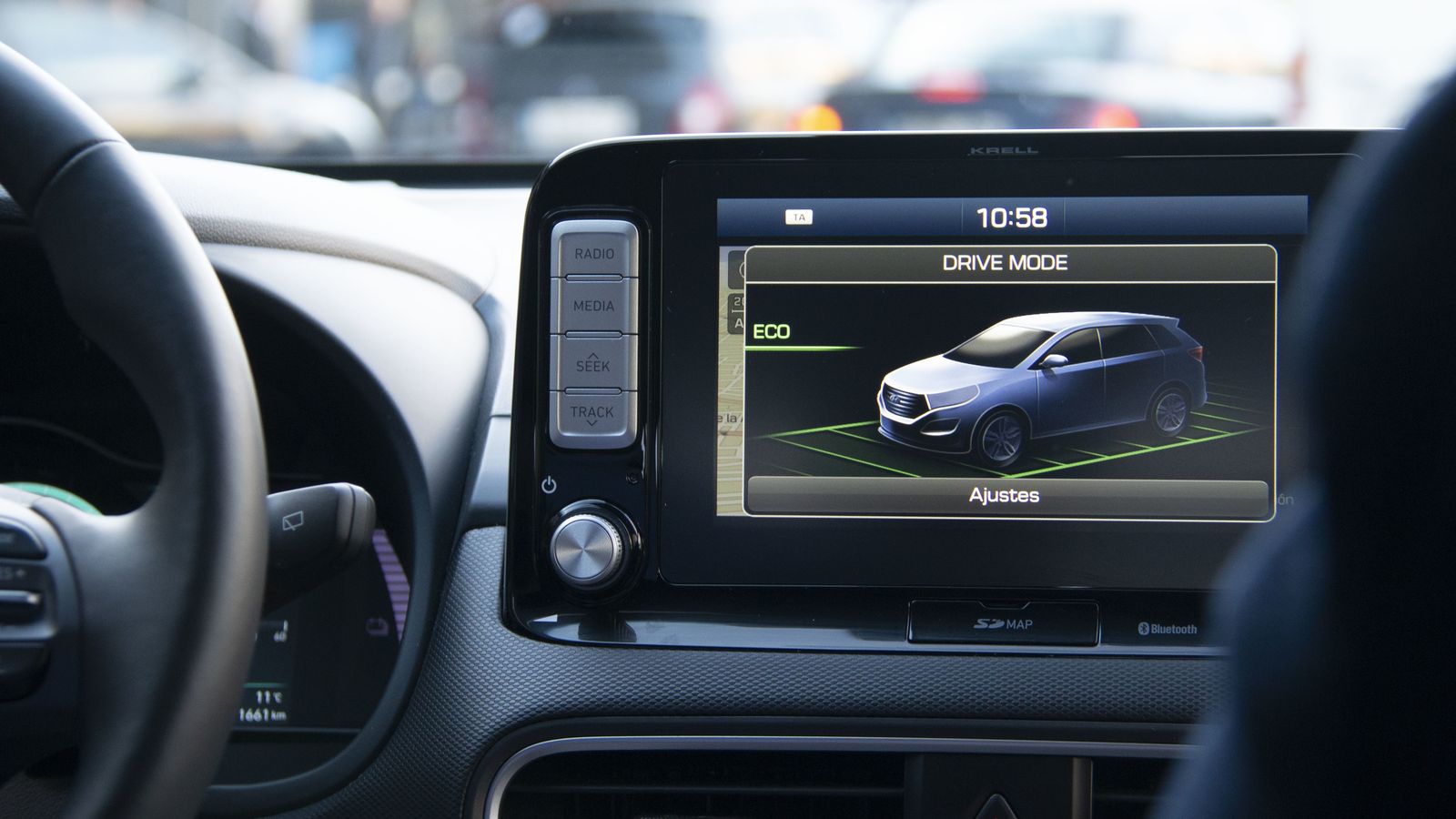La pantalla del nuevo Kona eléctrico te permite ver el modo de conducción.