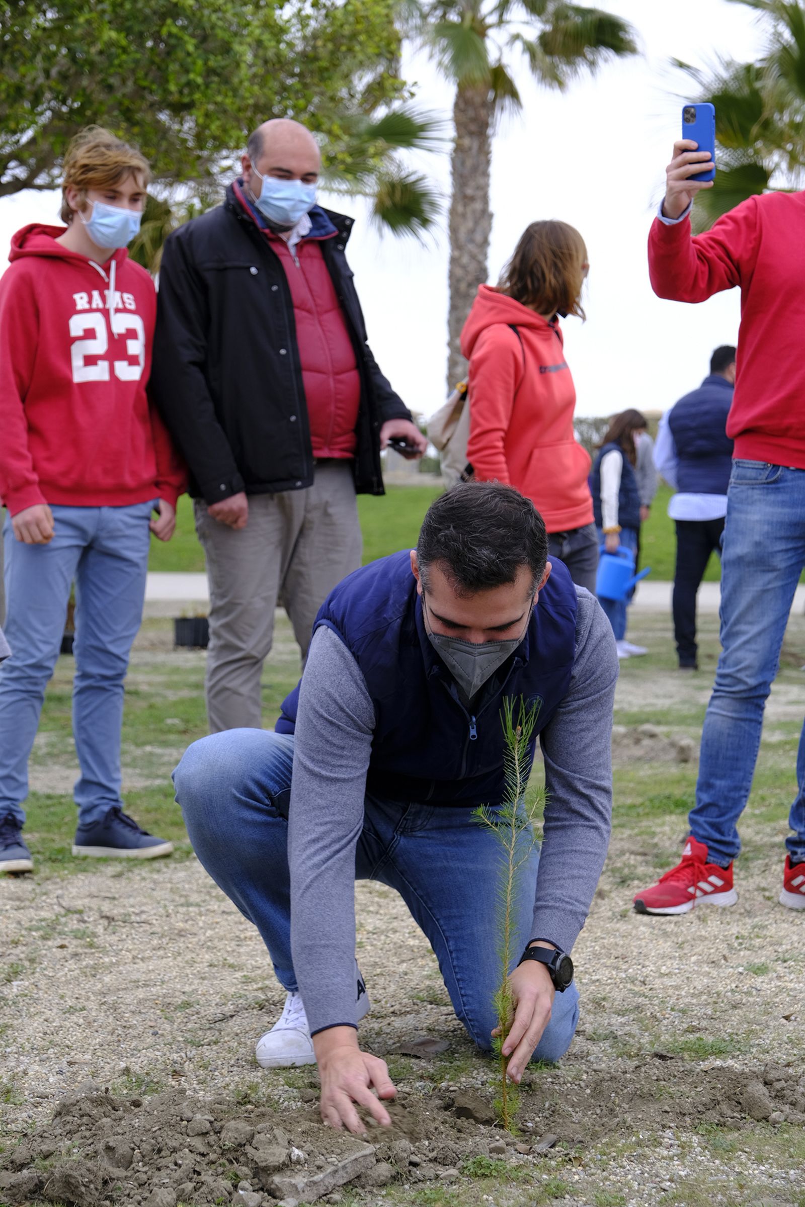 Plantación de árboles en el Parque del Andarax. Día de Andalucía.