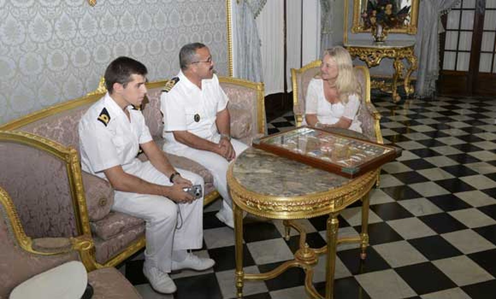 Mandos de la fragata marroquí 'Hassan II' visita Diputación