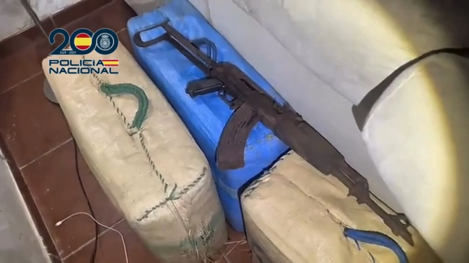 Dos detenidos en Algeciras que custodiaban más de mil kilos de hachís armados con fusiles de guerra