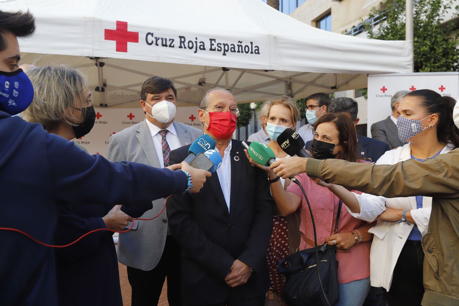 Imágenes del Día de la Banderita de Cruz Roja en Huelva