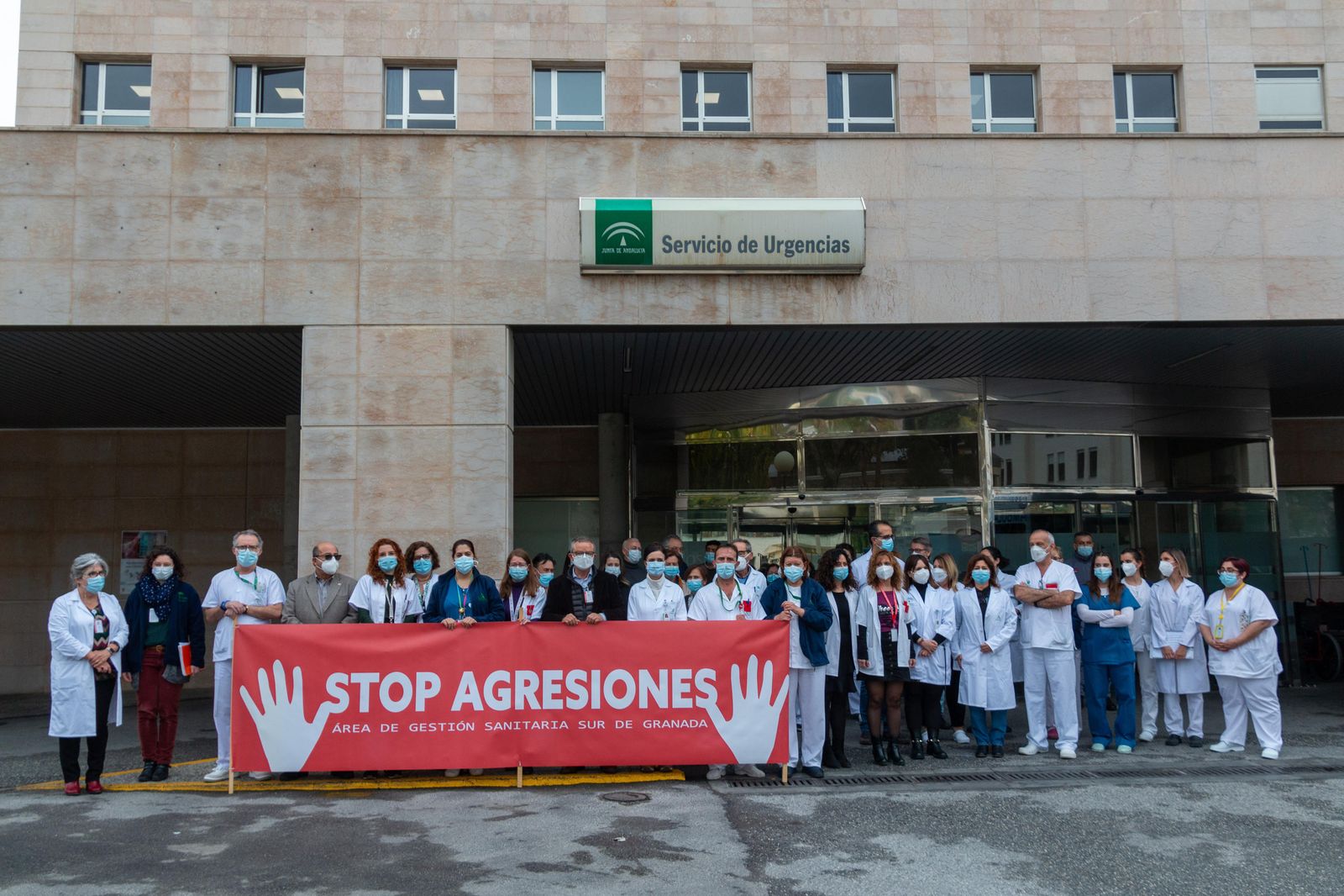 Protesta contra las agresiones a sanitarios en Granada.